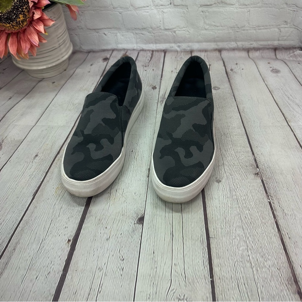 vince camuto lorli2 black camo slip on sneakers casual loafers sz 7 boho utility